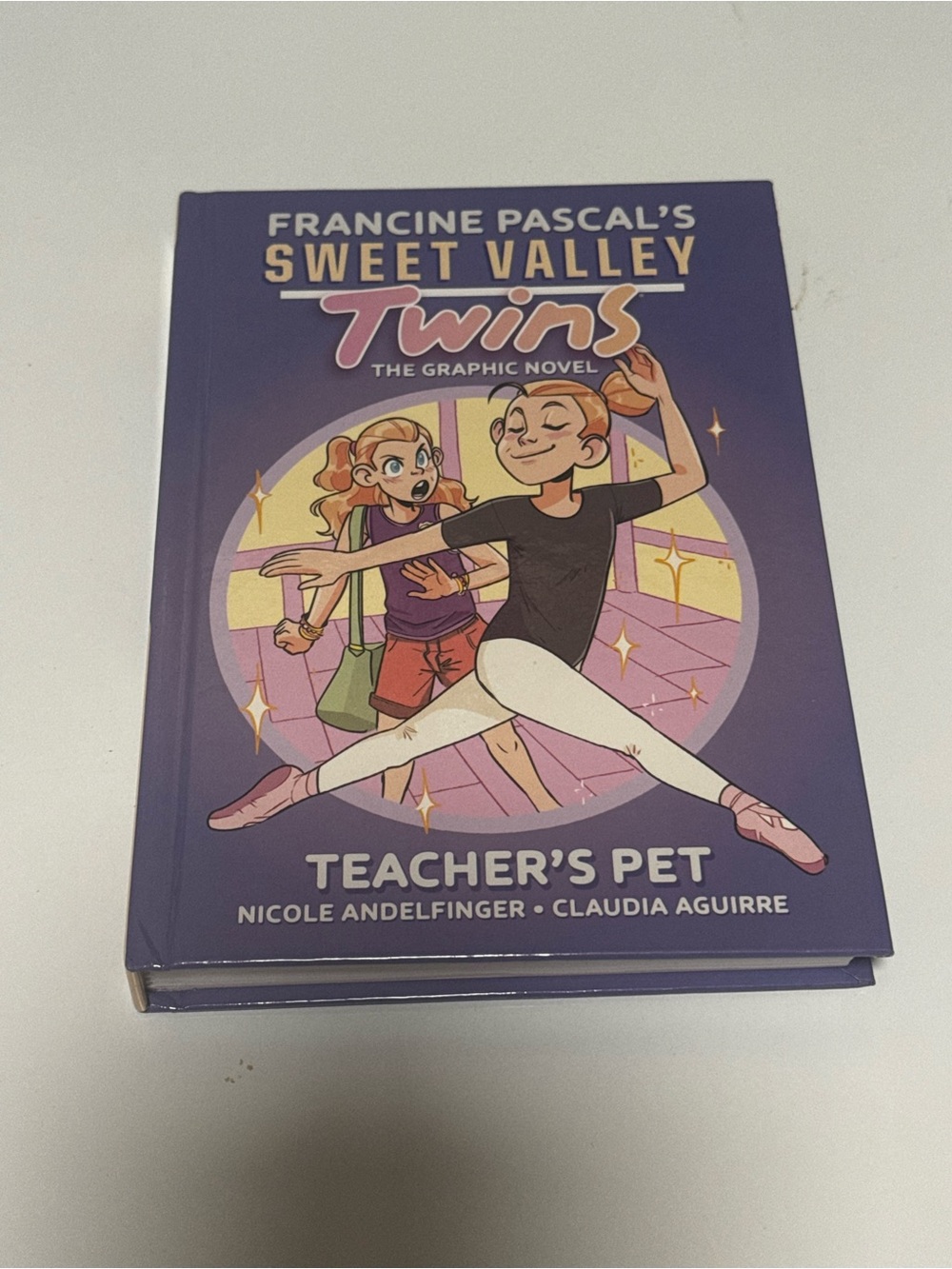 Sweet Valley Twins: Teacher's Pet - Graphic Novel / Minor Flaw